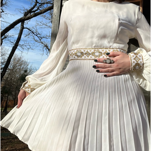 Authentic Late 60’s Early 70’s Vintage White Pleated Dress - Picture 12 of 13